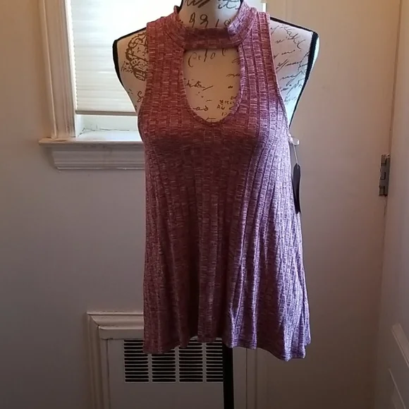 New Woman's pink Almost Famous top.. Medium - Picture 5 of 6